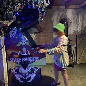 Meet your Posher, Avery